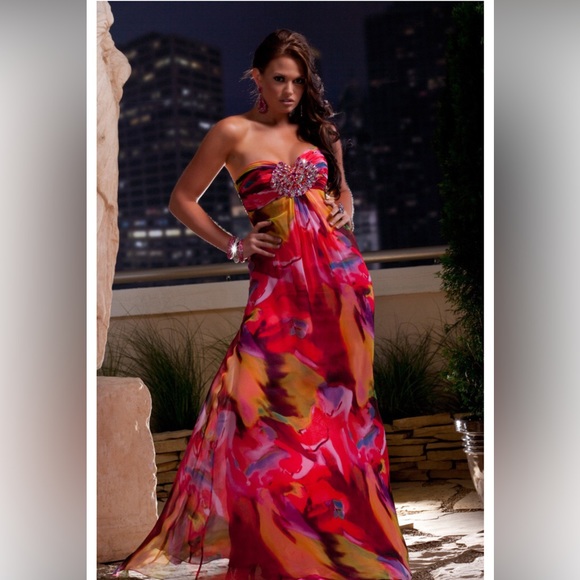 New Jovani Fushcia Prom/ Pageant / Homecoming/ Bridesmaid Dress. sizes 2 & 4 - Picture 4 of 7